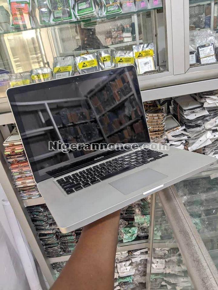 💻💻Mac Book Pro, core i7 année 11-12 très propre avc son chargeur Stokage : SSD :128Go ,4Go RAM | Niger annonce