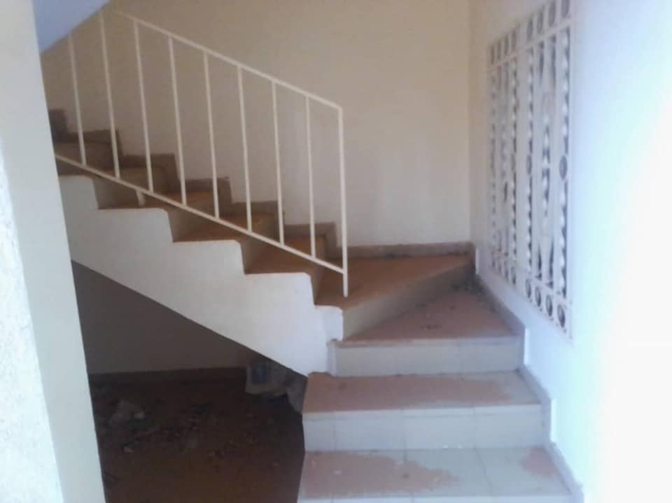 Disponible Trois chambres salon | Niger annonce