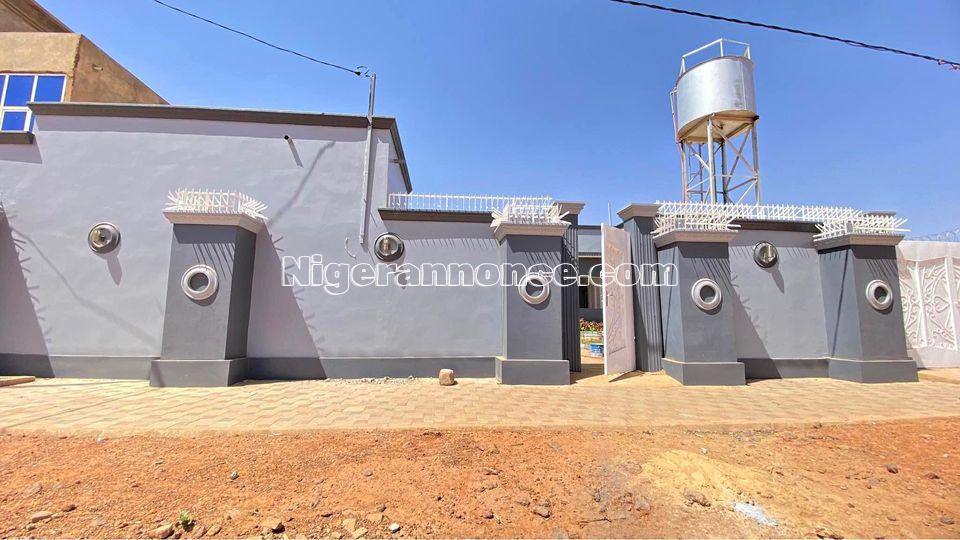 Grande villa à vendre en dalle nouvellement construite | Niger annonce