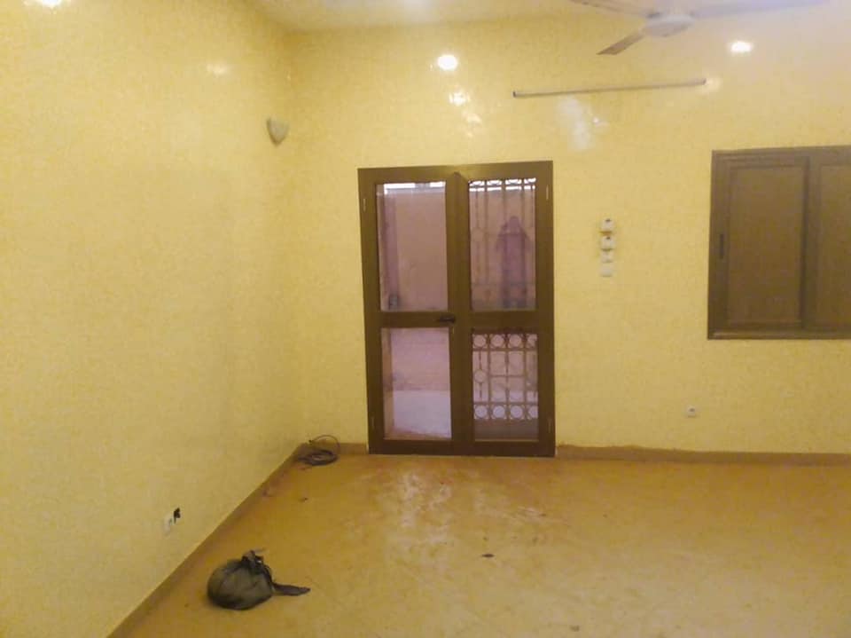 Disponible Trois chambres salon | Niger annonce