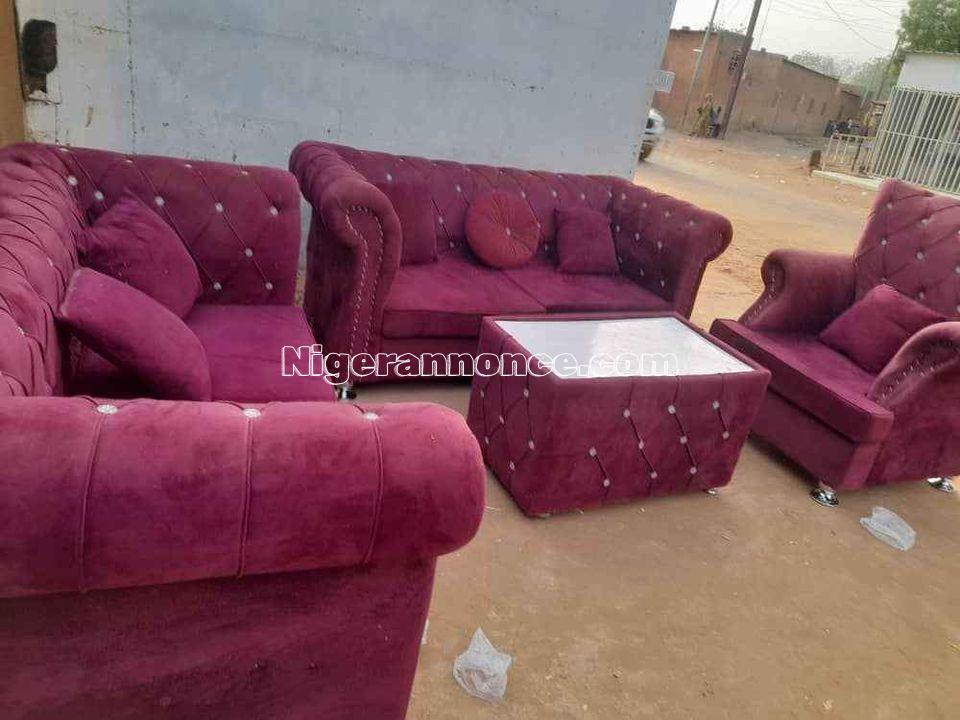 Salon 3pieces Importés avec table basse, grand format, éponge HD à vendre | Niger annonce