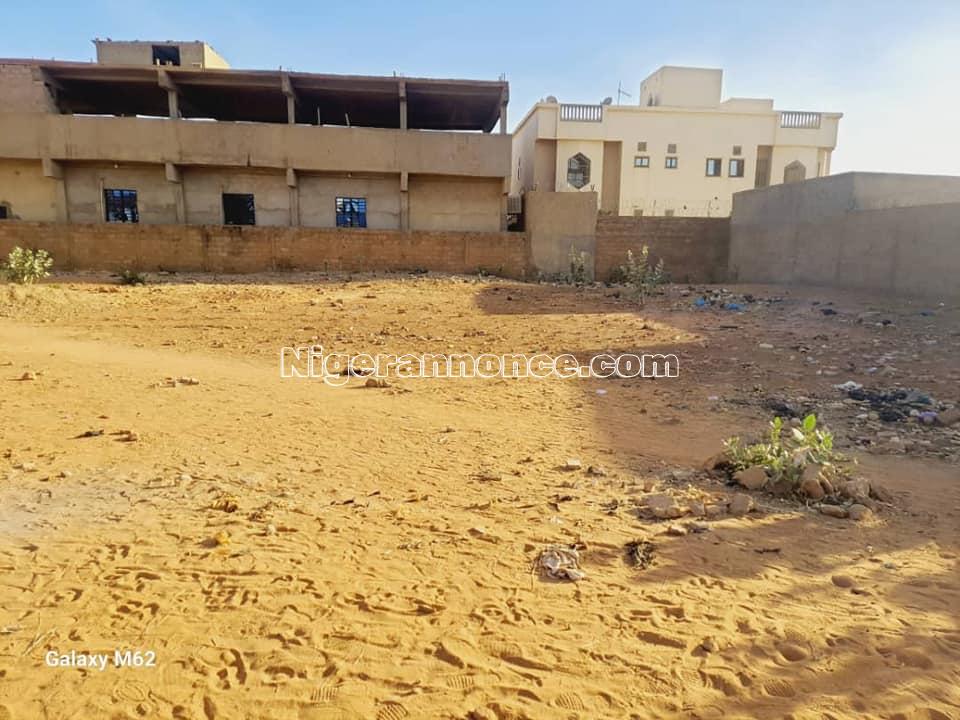 Un terrain de 600m est mise en vente | Niger annonce